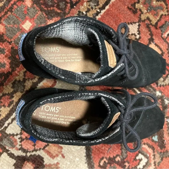 Toms Women’s Kala Wedge Lace-up Ankle Bootie, Black Suede - Size 7 - Picture 5 of 6